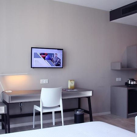 Qliq Damansara Hotel Petaling Jaya Exterior photo