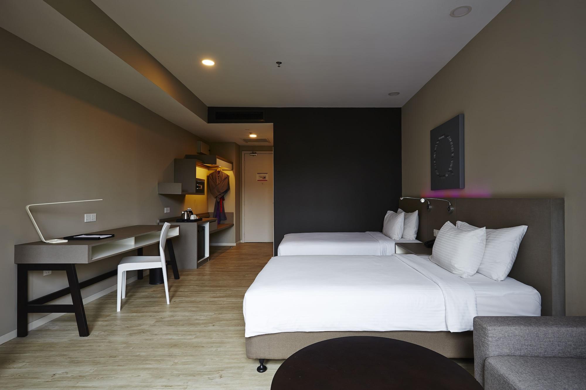 Qliq Damansara Hotel Petaling Jaya Exterior photo