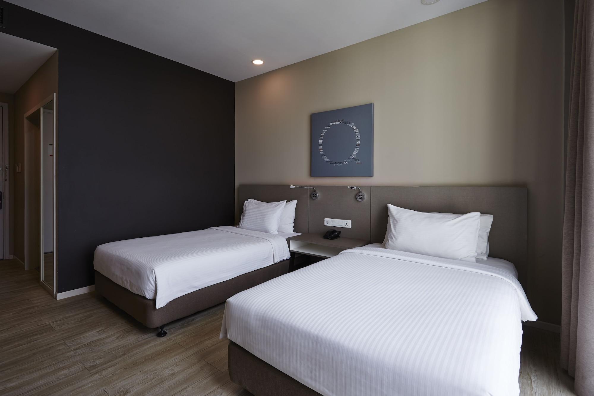 Qliq Damansara Hotel Petaling Jaya Exterior photo