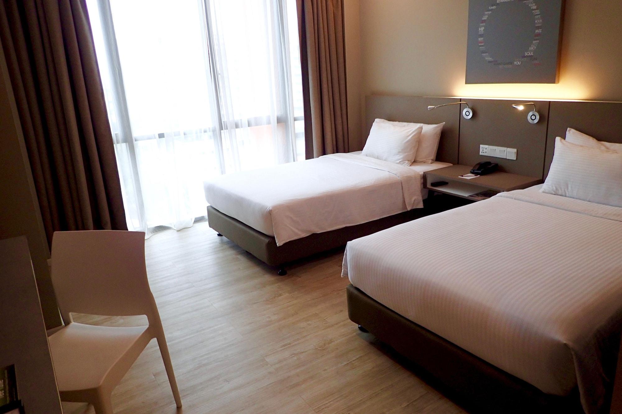 Qliq Damansara Hotel Petaling Jaya Exterior photo