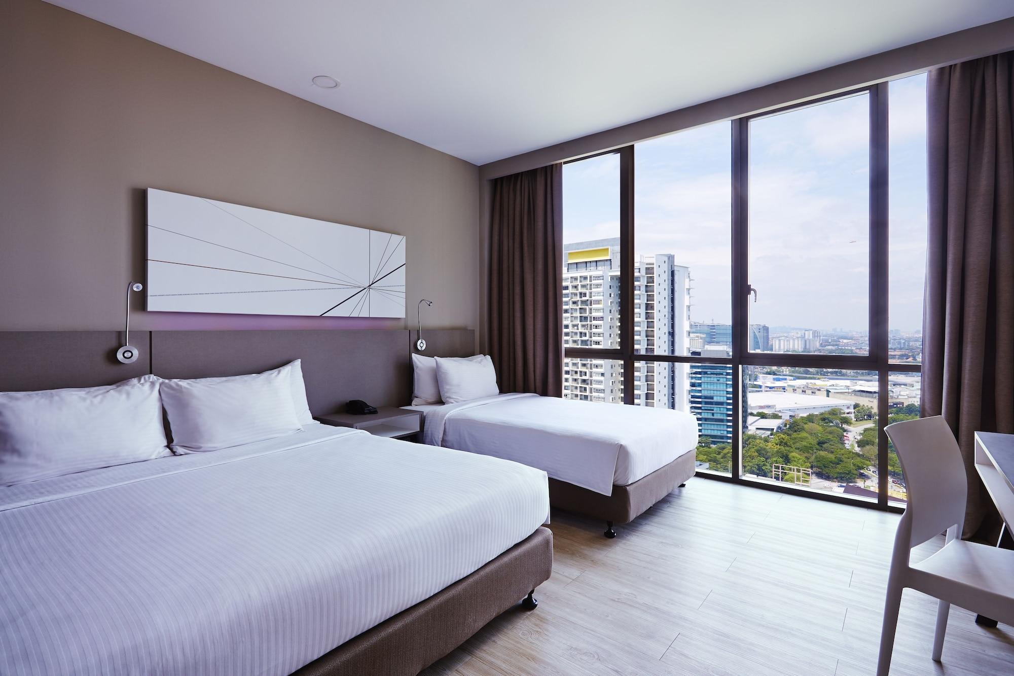Qliq Damansara Hotel Petaling Jaya Exterior photo