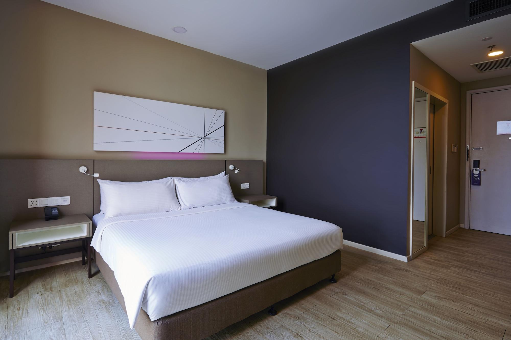 Qliq Damansara Hotel Petaling Jaya Exterior photo