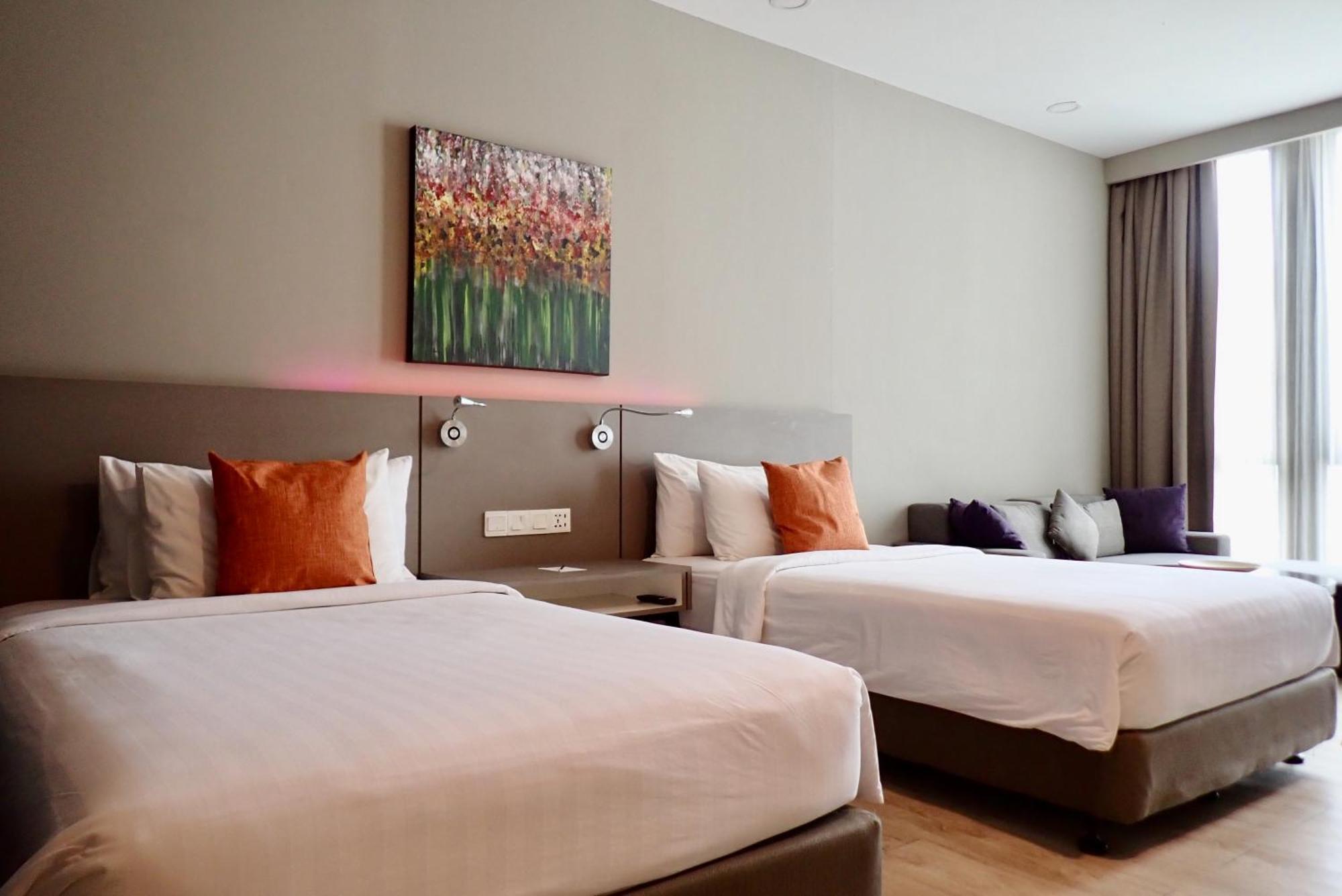 Qliq Damansara Hotel Petaling Jaya Exterior photo