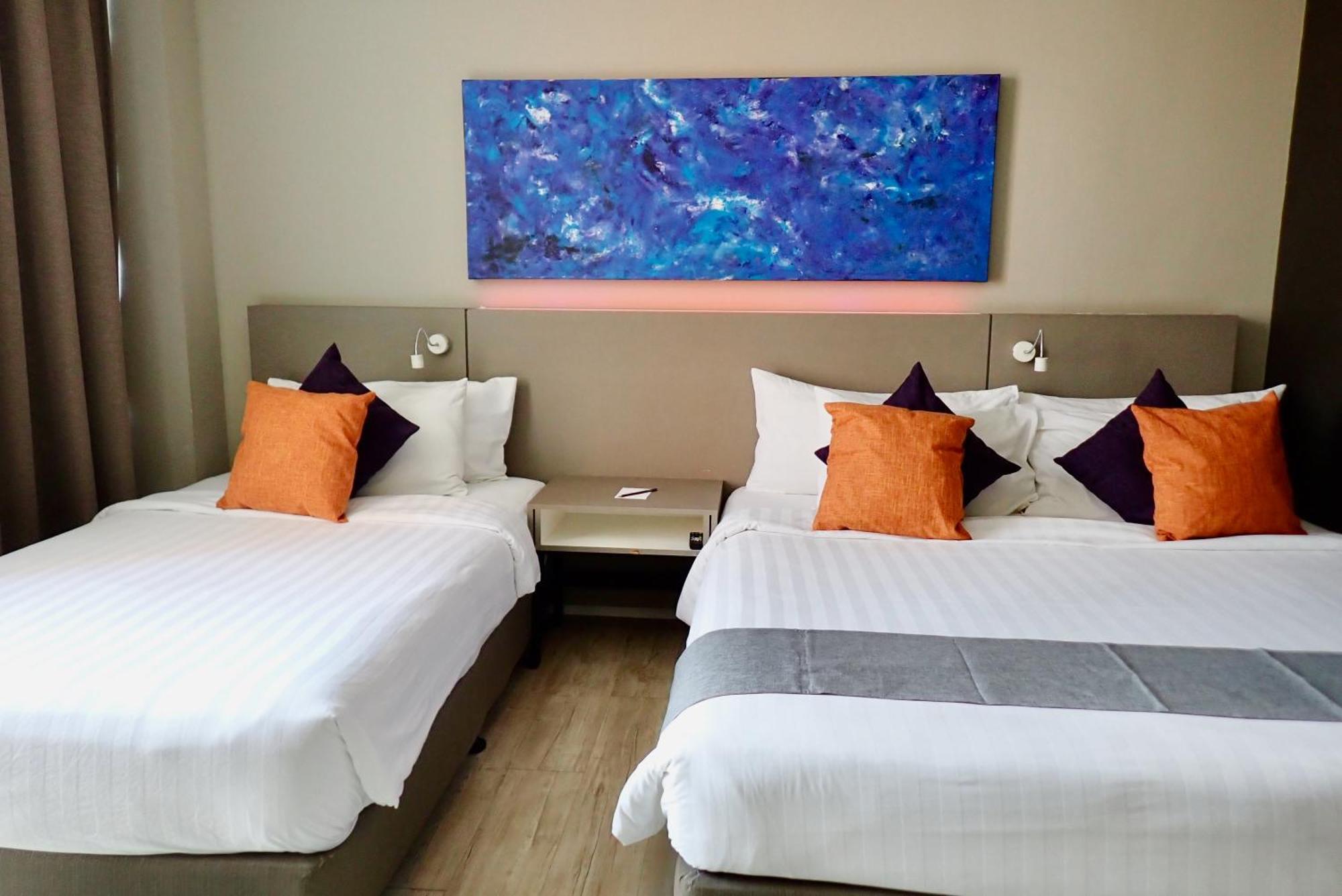 Qliq Damansara Hotel Petaling Jaya Exterior photo