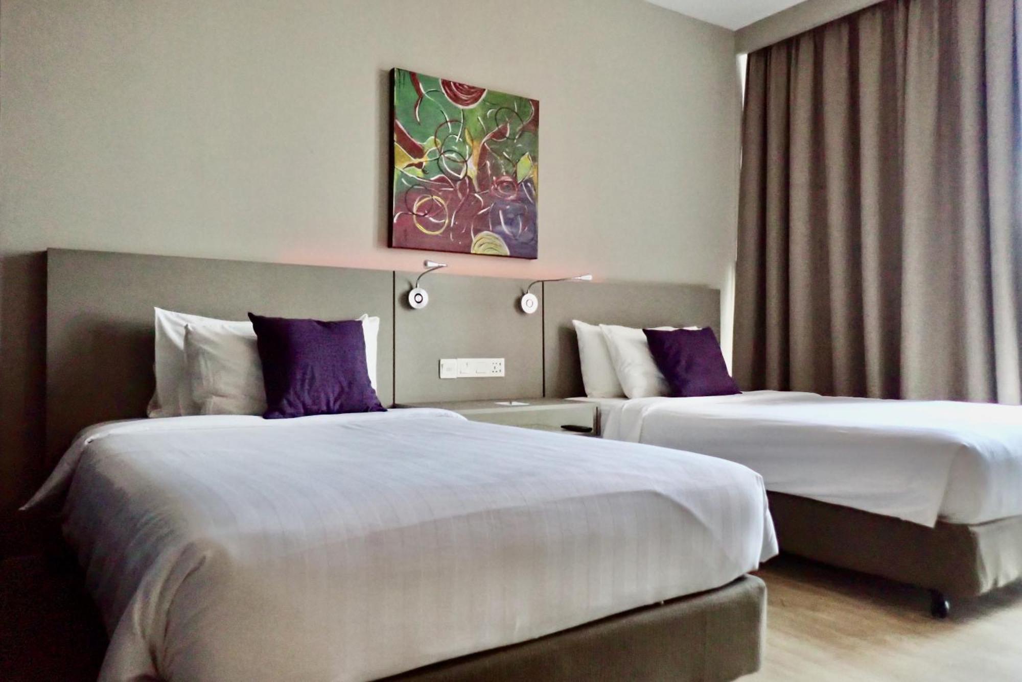 Qliq Damansara Hotel Petaling Jaya Exterior photo