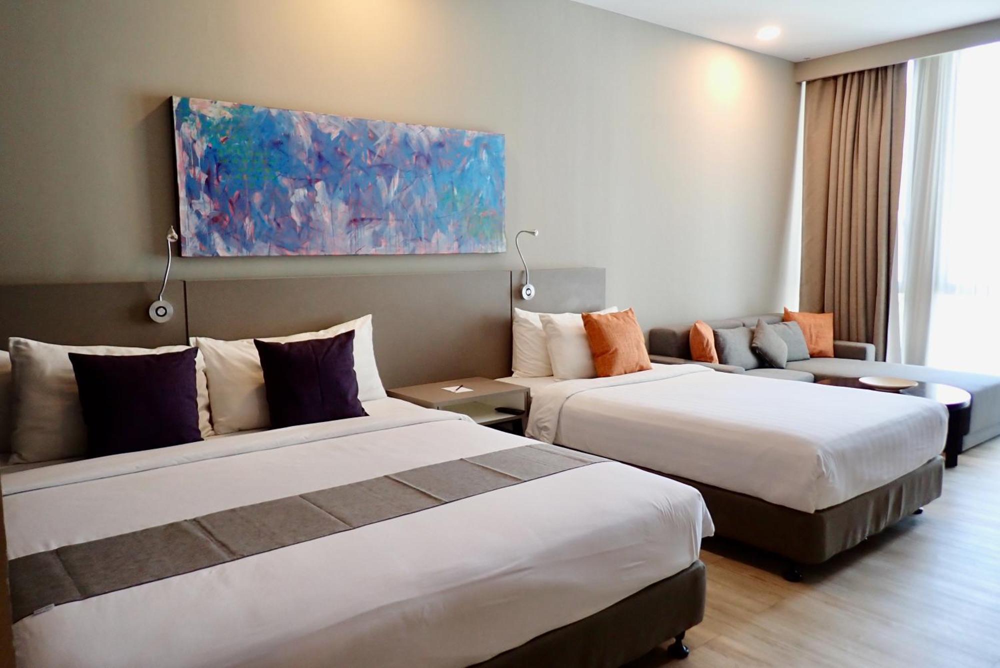 Qliq Damansara Hotel Petaling Jaya Exterior photo