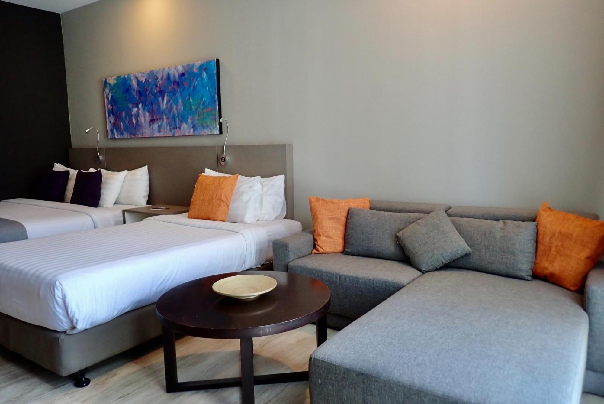 Qliq Damansara Hotel Petaling Jaya Exterior photo