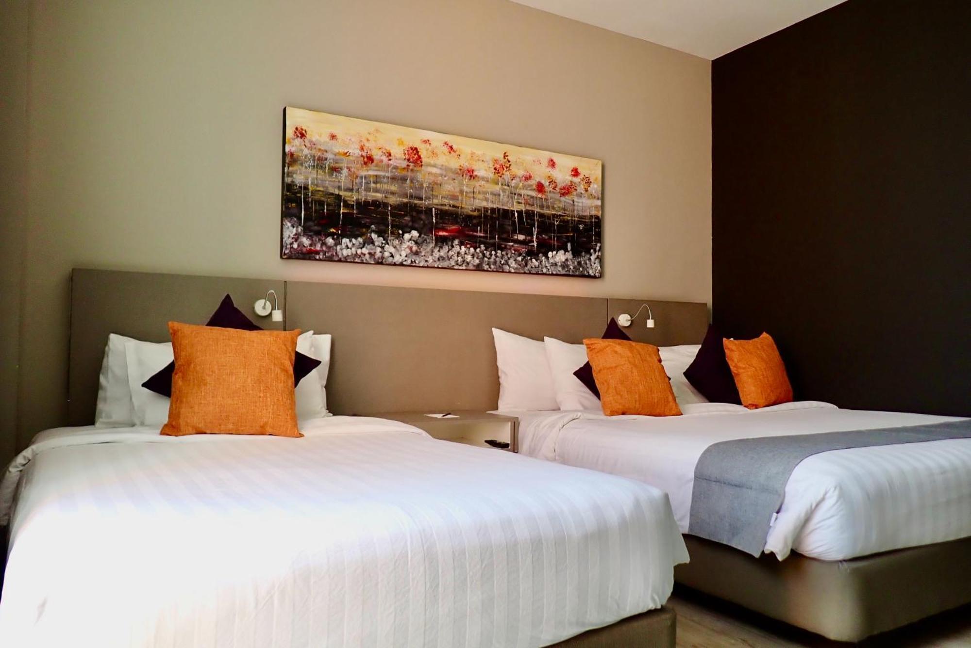 Qliq Damansara Hotel Petaling Jaya Exterior photo