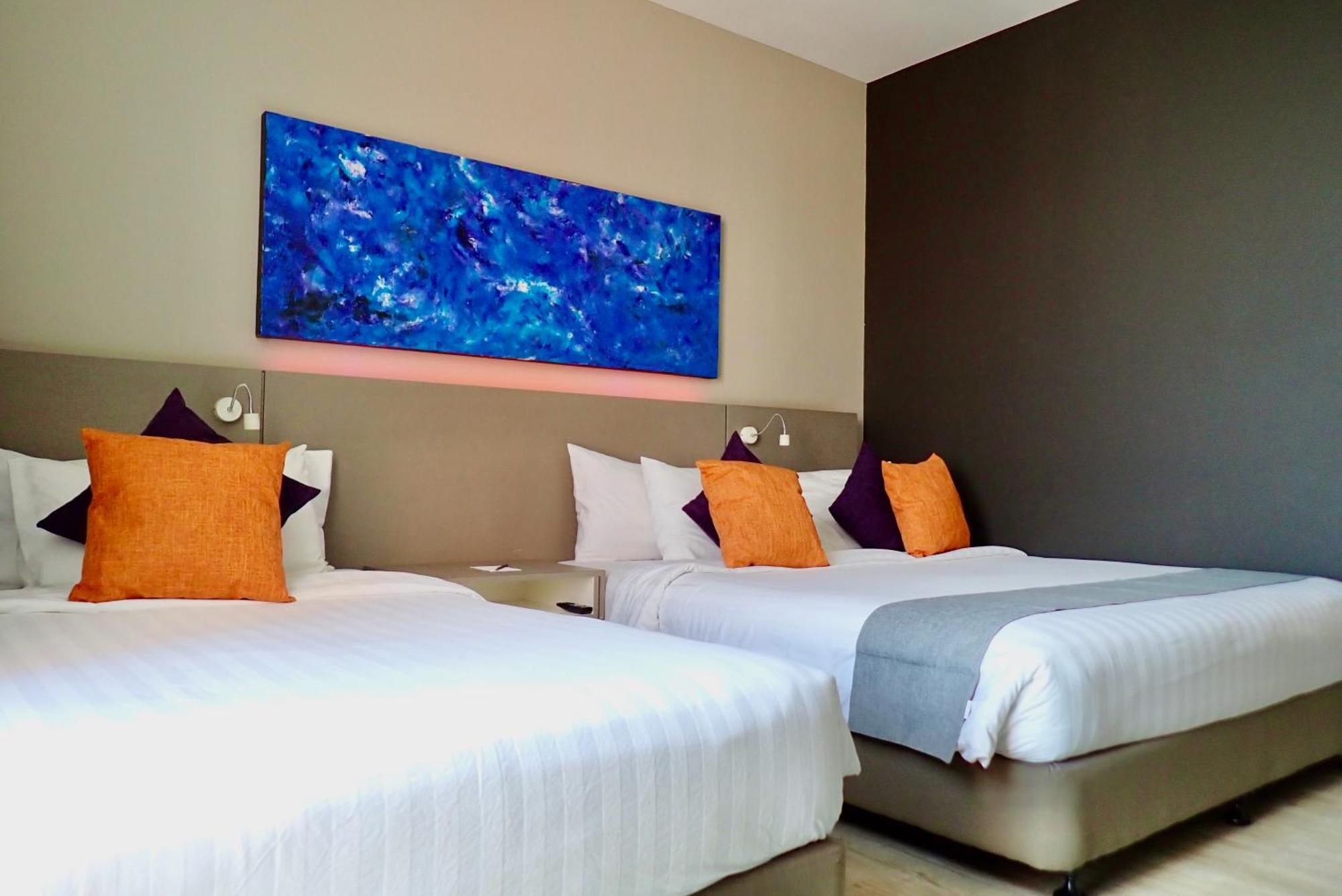 Qliq Damansara Hotel Petaling Jaya Exterior photo