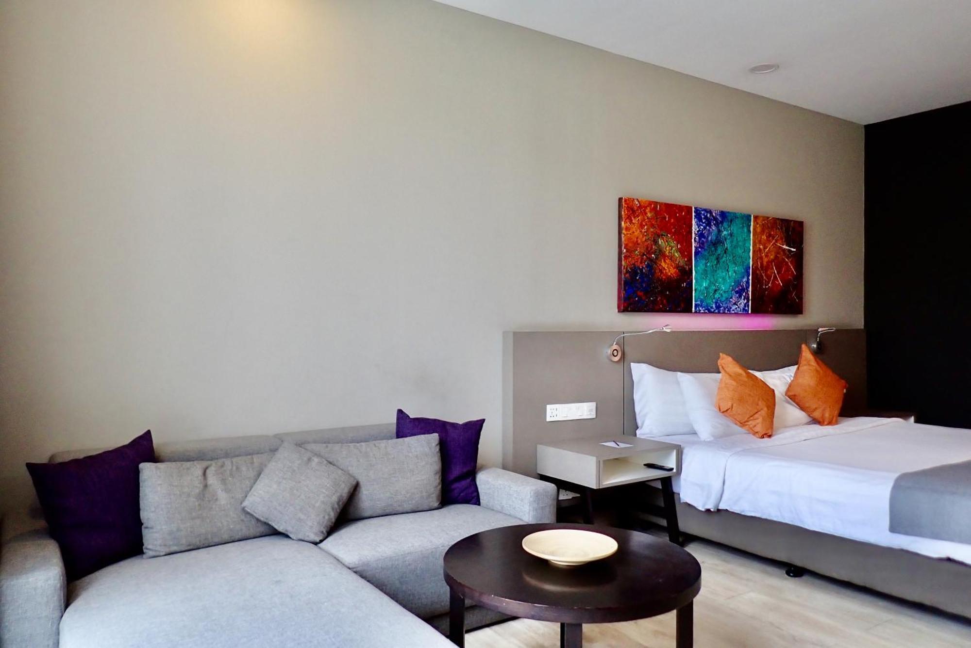 Qliq Damansara Hotel Petaling Jaya Exterior photo