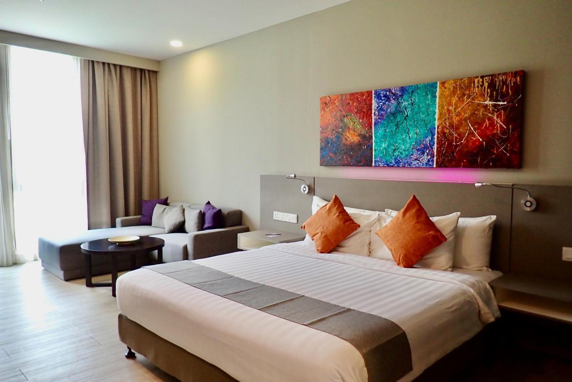 Qliq Damansara Hotel Petaling Jaya Exterior photo