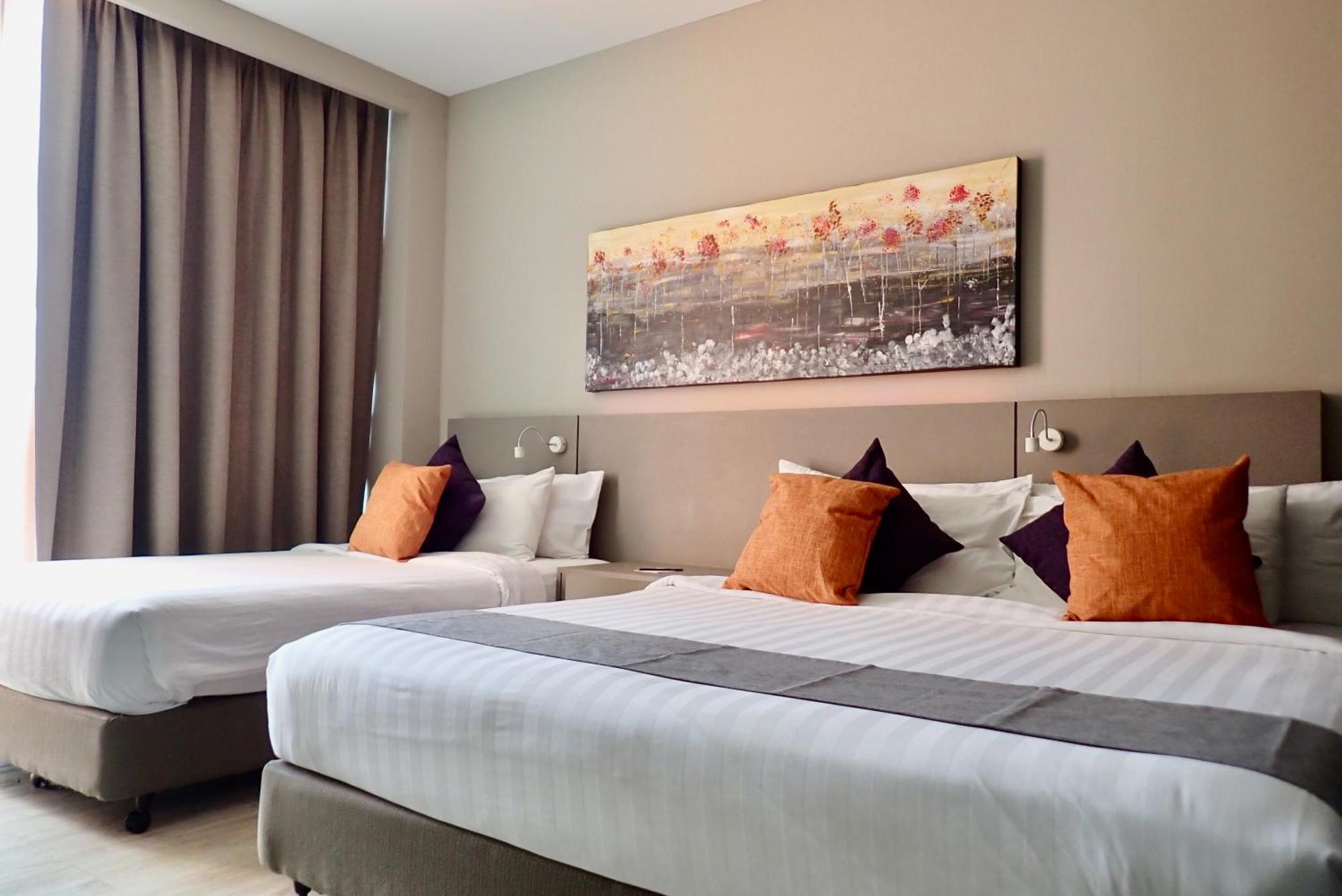 Qliq Damansara Hotel Petaling Jaya Exterior photo