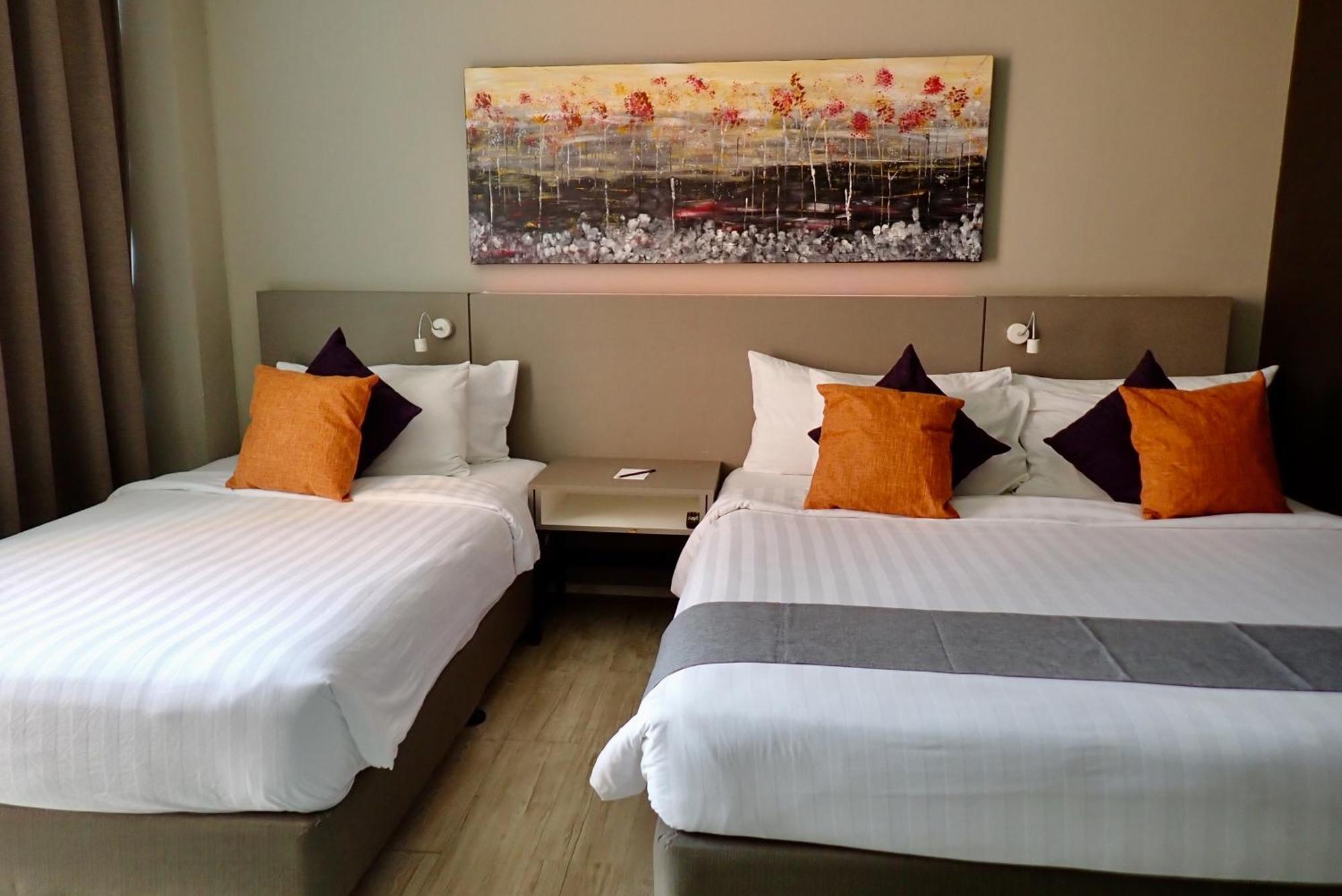 Qliq Damansara Hotel Petaling Jaya Exterior photo