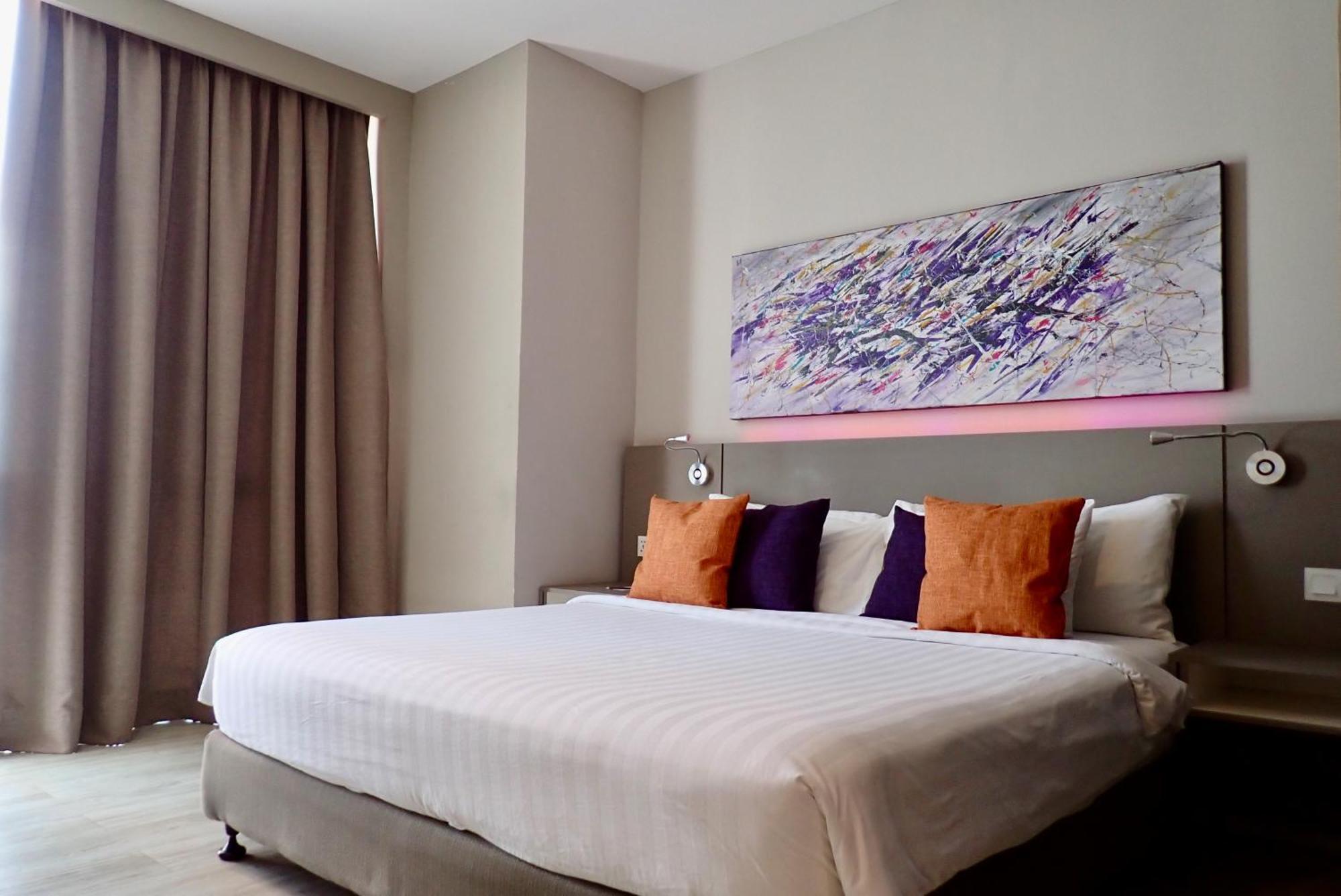 Qliq Damansara Hotel Petaling Jaya Exterior photo