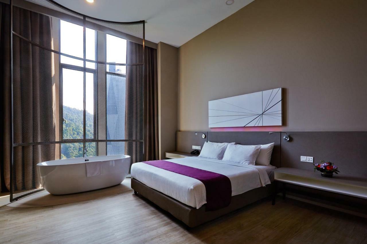 Qliq Damansara Hotel Petaling Jaya Exterior photo